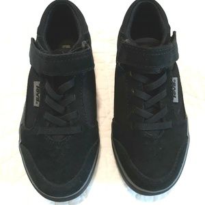 NEW Boys Teva Crank C Black Velcro Sneakers
